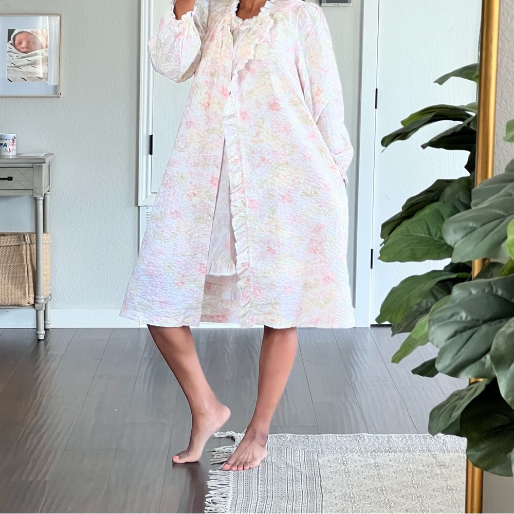 Miss Elaine vintage size medium night grown set